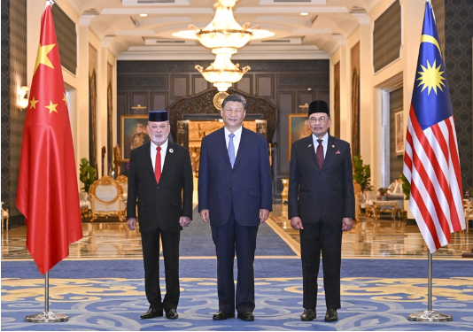 习近平会见马来西亚最高元首易卜拉欣2 习近平会见马来西亚最高元首易卜拉欣2